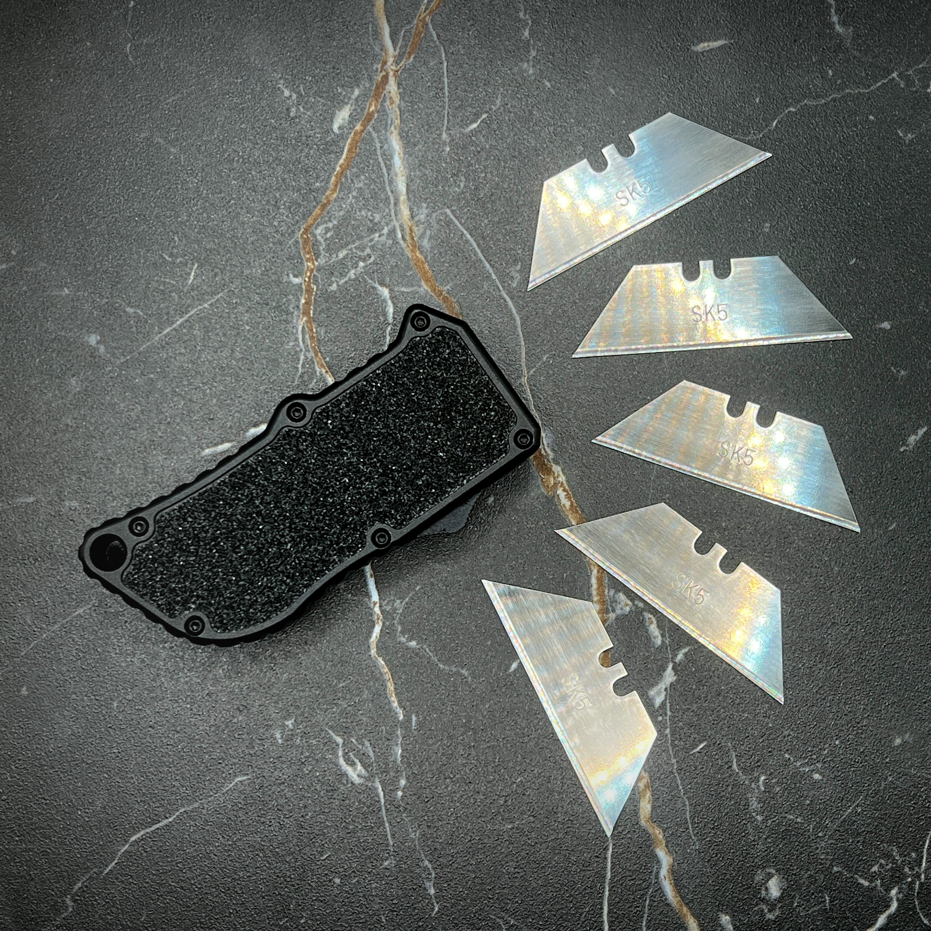 ainhue A39 Auto Retractable Box Cutter Utility Knife
