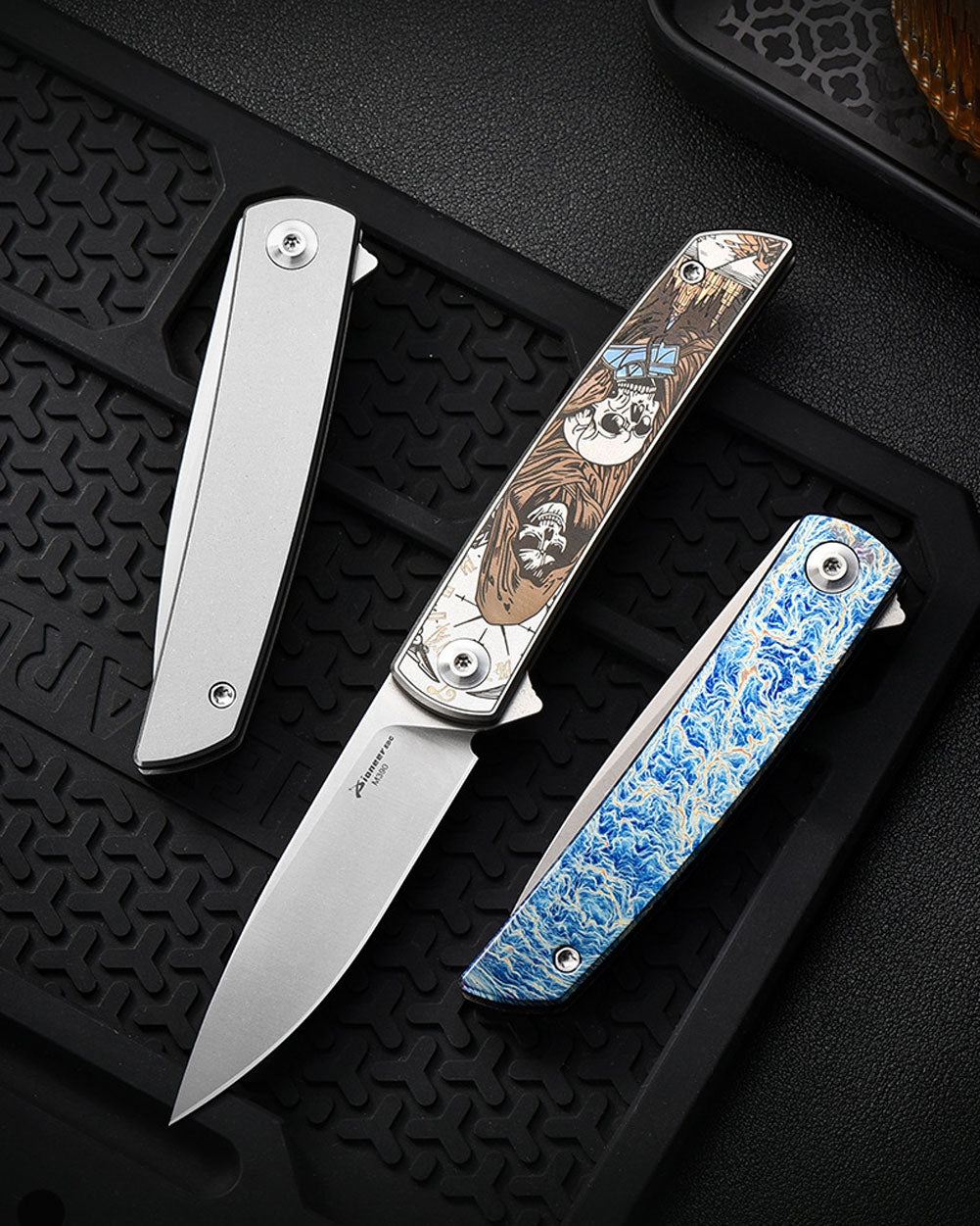 PioneerEDC MT0374 Folding Pocket Knife, 2.91 Inch M390 Drop Point Blade, TC4 Titanium Handle, Slipjoint Non-Locking, EDC, 2 Oz